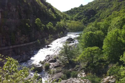 le 3 ème barrage ( avec passes à poisson en milieu droite)